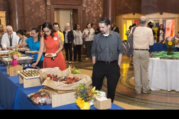 Attendees serve themselves lunch